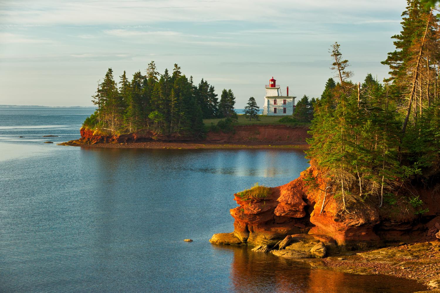 爱德华王子岛( prince edward island)是完全有人居住,大奴湖和休伦湖